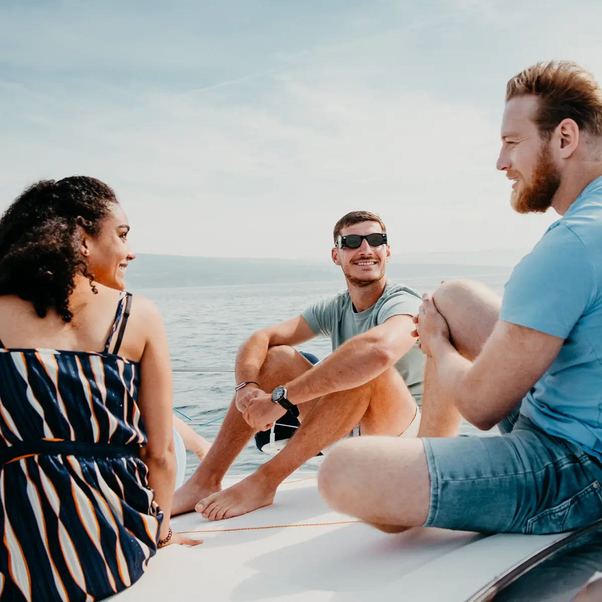 homme avec lunettes de soleil boarding glasses